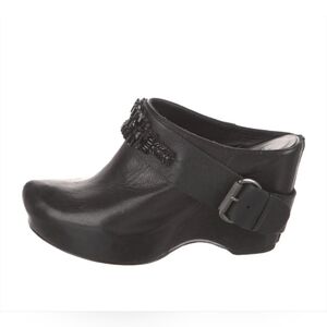 Vera Wang Black Leather Clogs Size 10